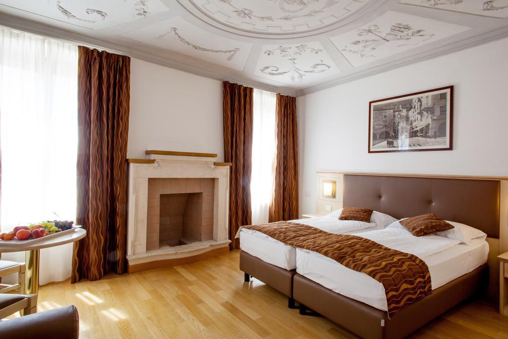 Hotel Portici - Romantik & Wellness Рива дел Гарда Екстериор снимка